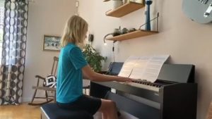 Birka Juliusdottir spelar I Giorni av Einaudi