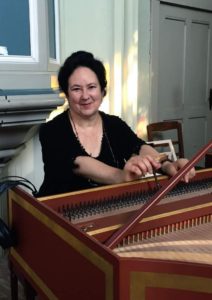 Mitzi Meyerson spelar Courante i C-dur, MC A13 av Gottlieb Muffat