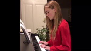 Aleksandra Barczyk spelar Melody of Spring av F Spindler